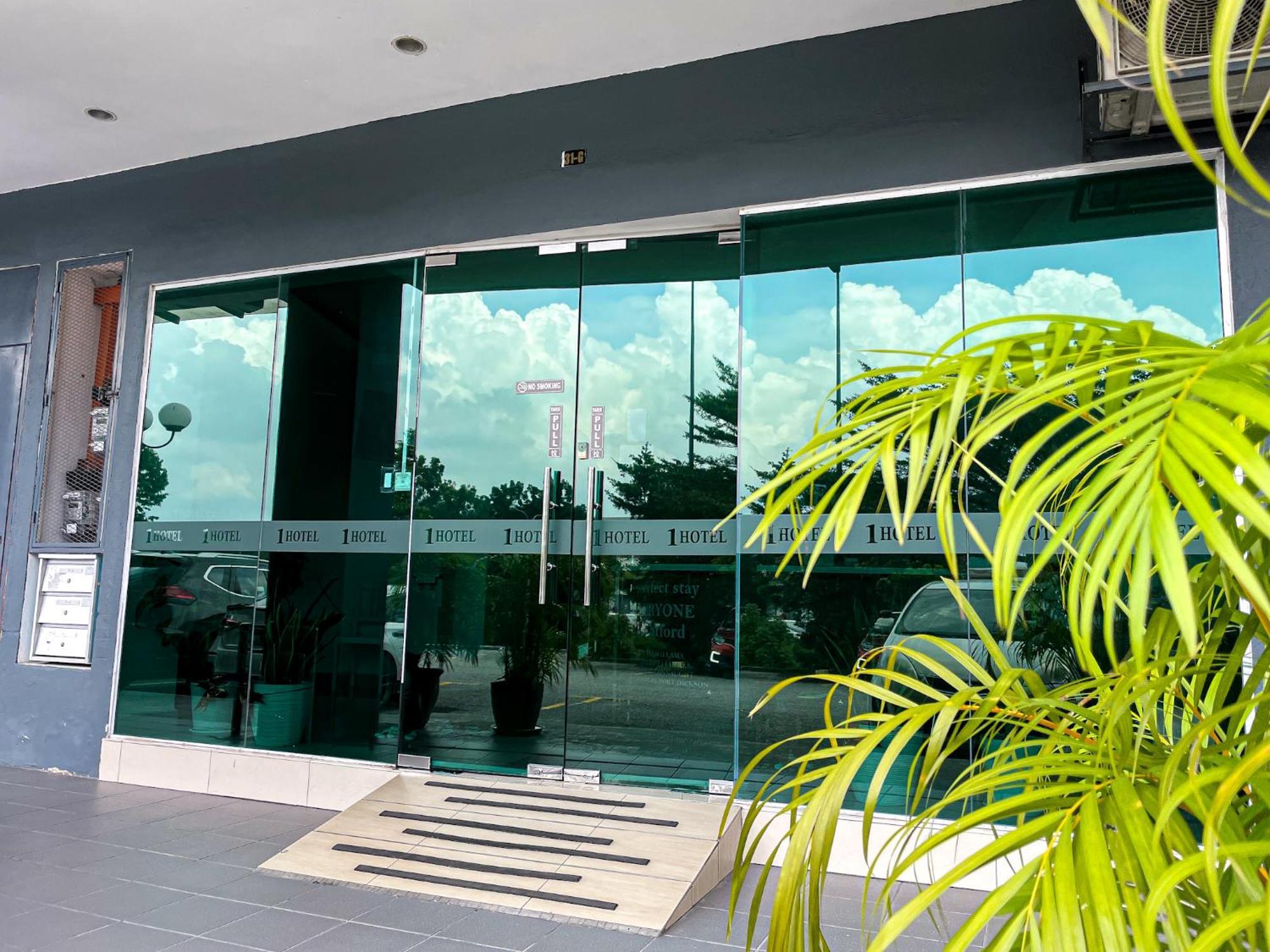 1 Hotel Mahkota Cheras Exterior photo